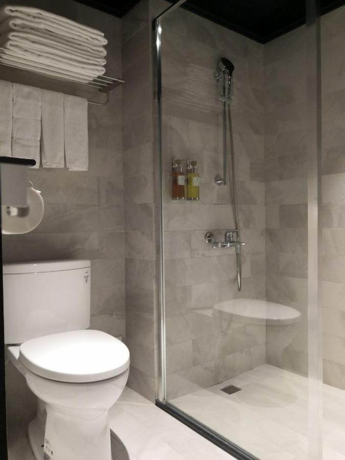 Q21 Hotel Kaohsiung Buitenkant foto